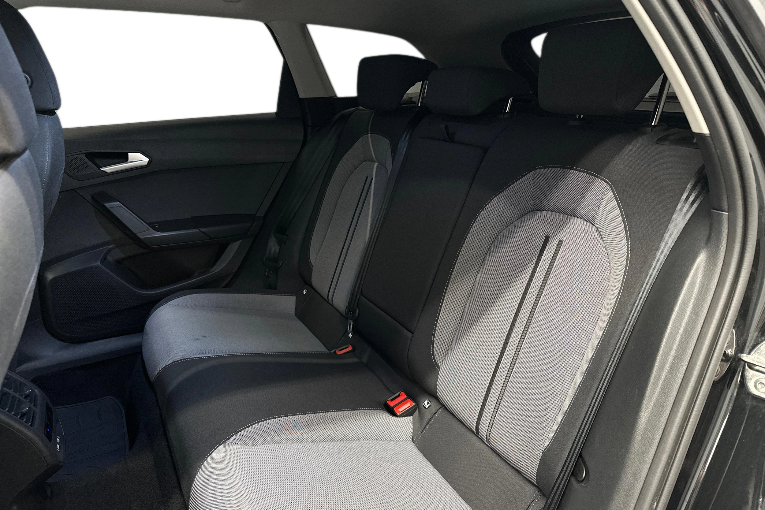 musta SEAT Leon Sportstourer 2024 kuva 8.