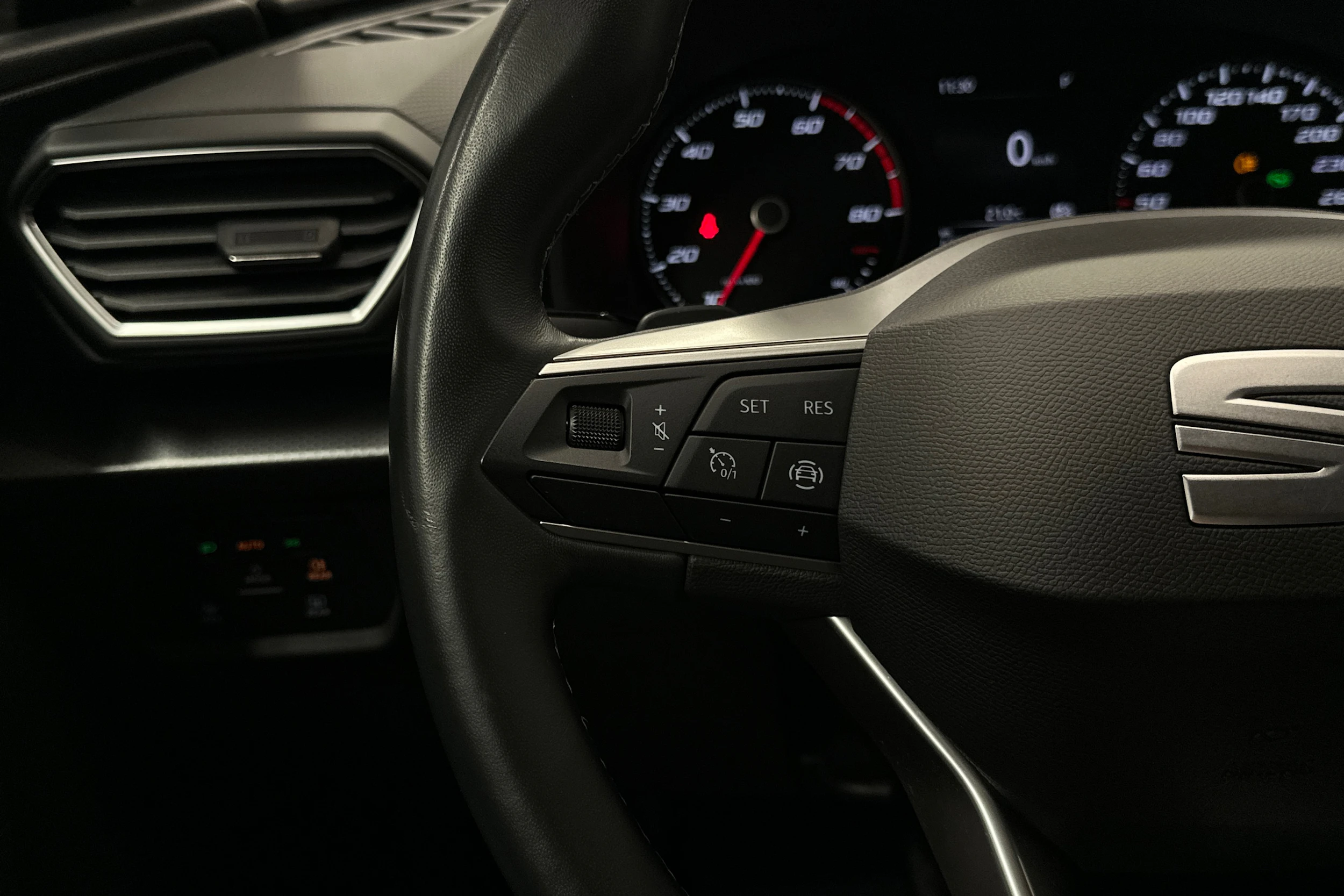 musta SEAT Leon Sportstourer 2024 kuva 11.
