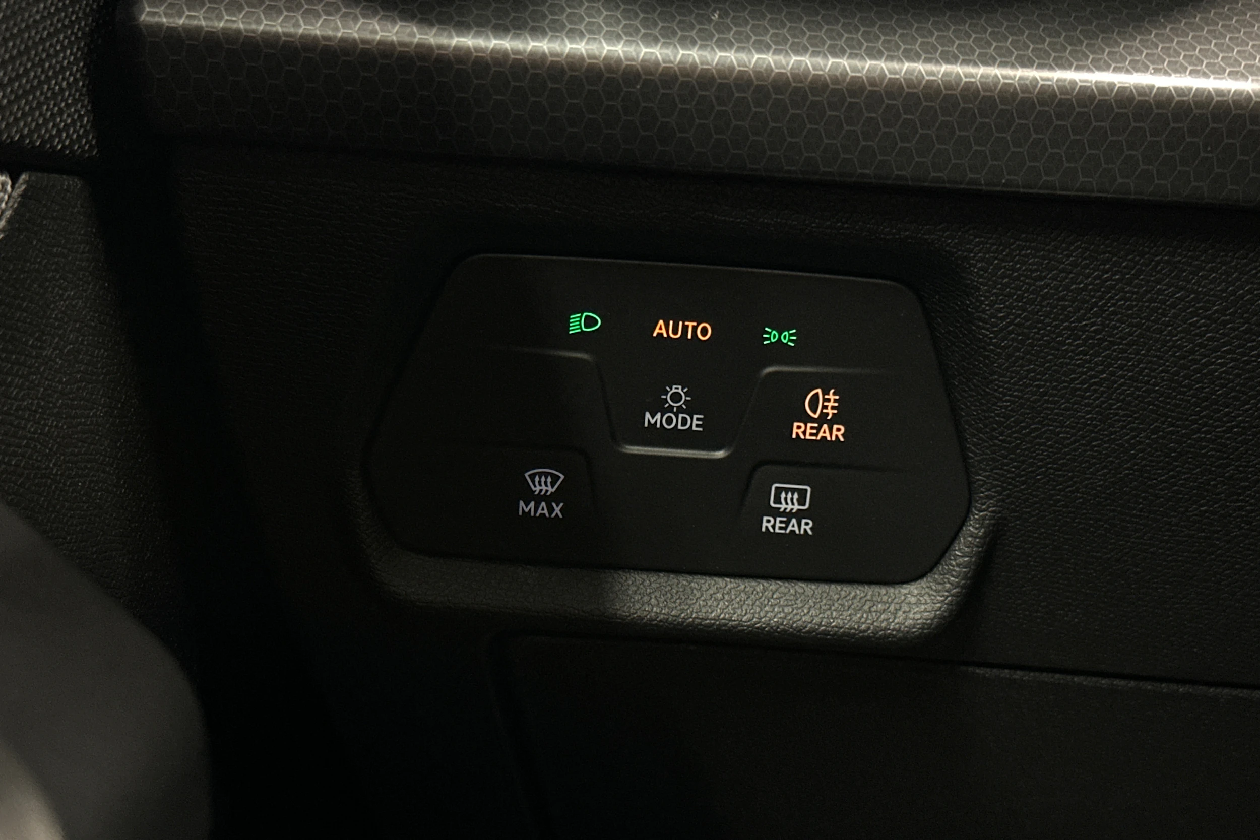 musta SEAT Leon Sportstourer 2024 kuva 14.