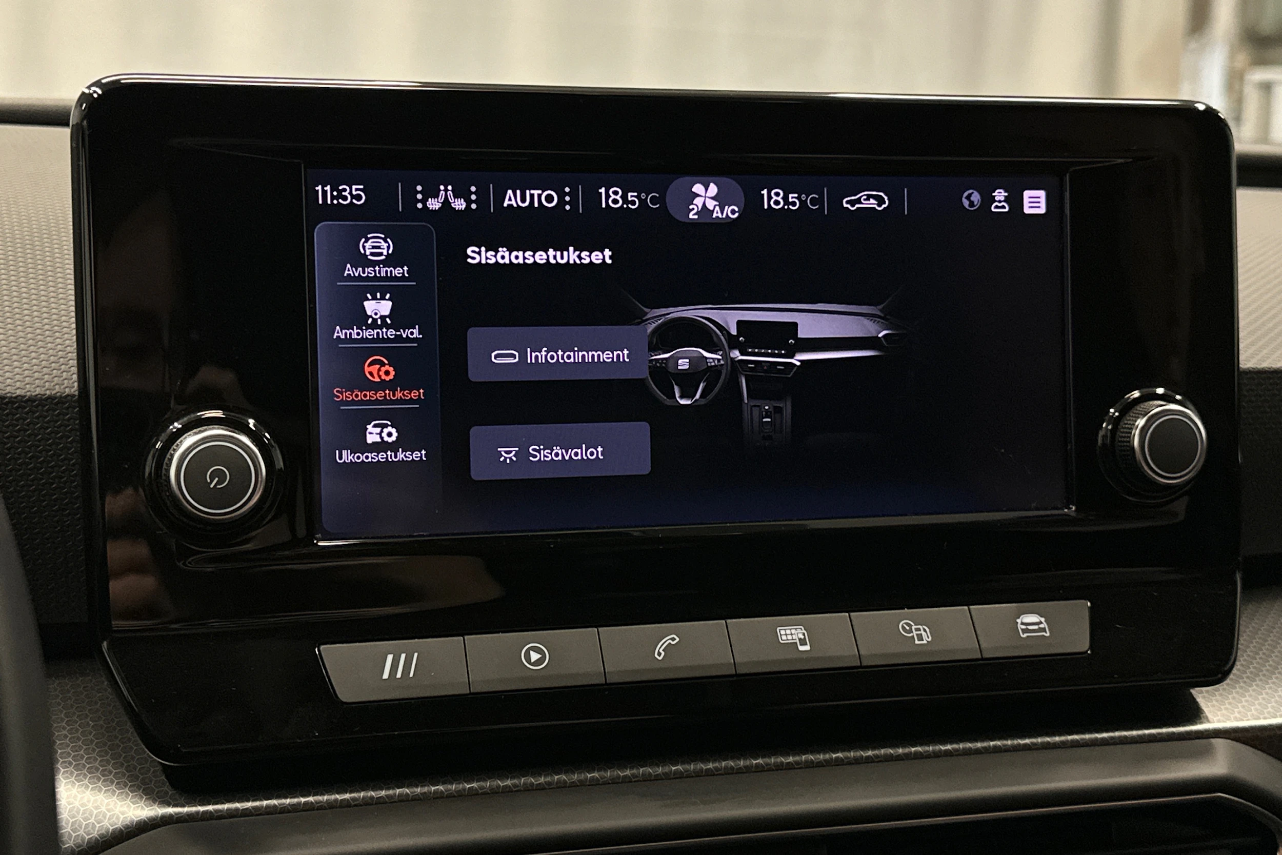 musta SEAT Leon Sportstourer 2024 kuva 23.