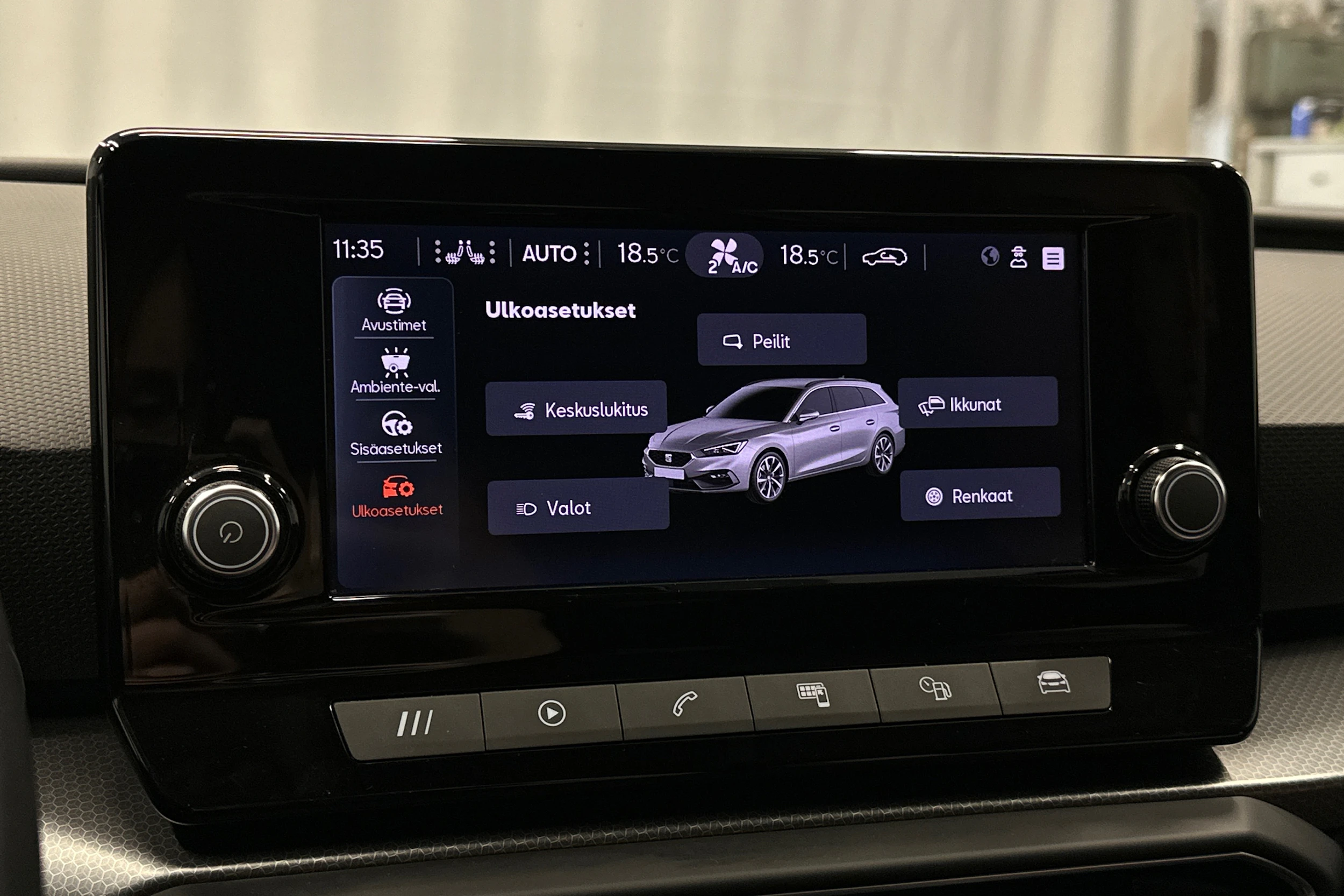 musta SEAT Leon Sportstourer 2024 kuva 24.