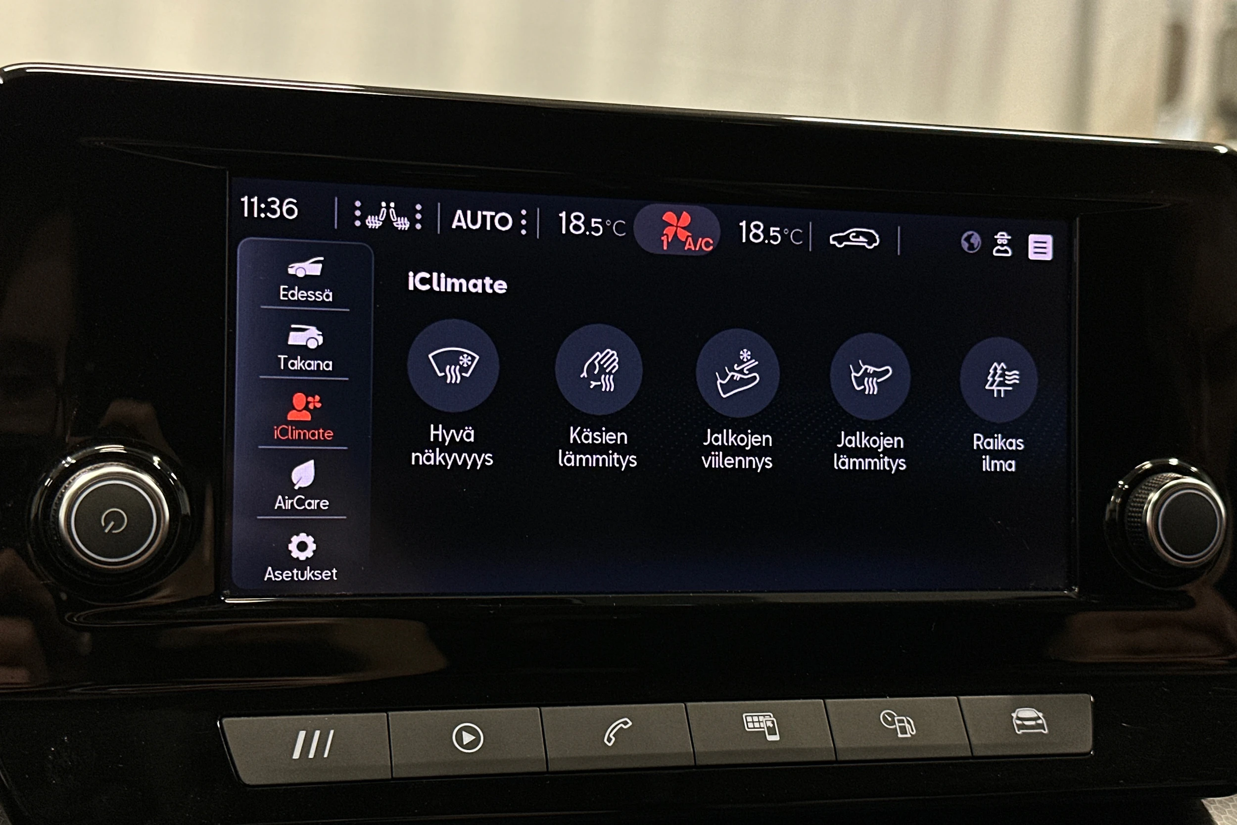 musta SEAT Leon Sportstourer 2024 kuva 27.