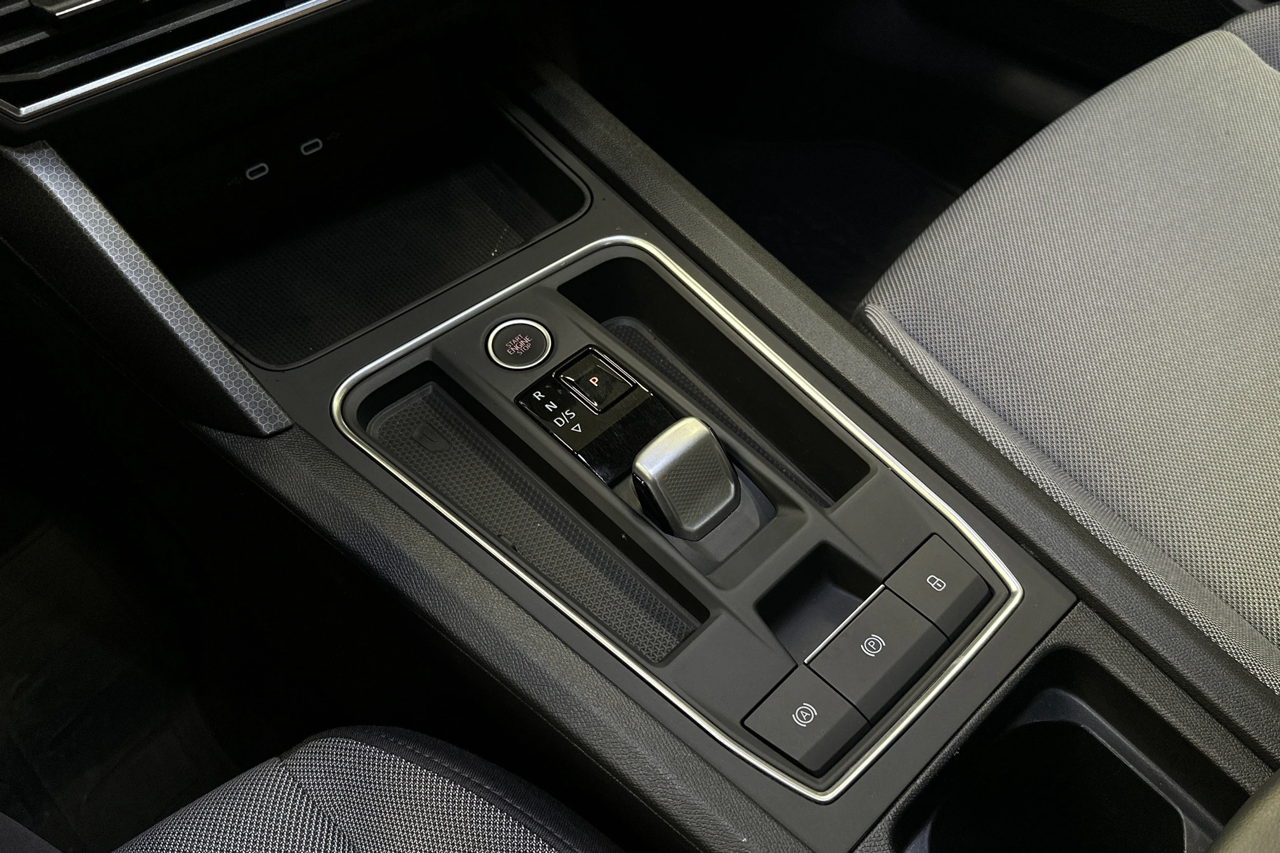 musta SEAT Leon Sportstourer 2024 kuva 29.