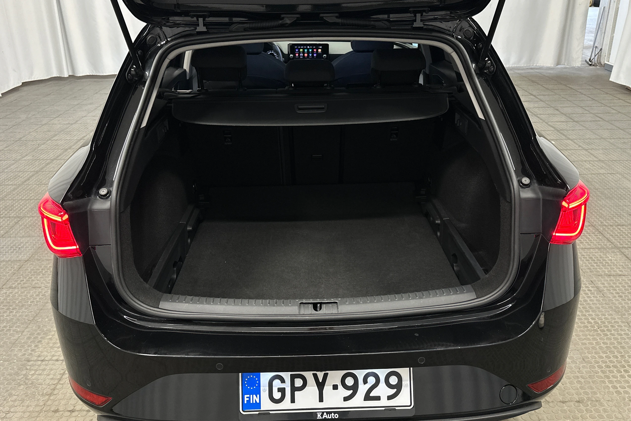 musta SEAT Leon Sportstourer 2024 kuva 30.