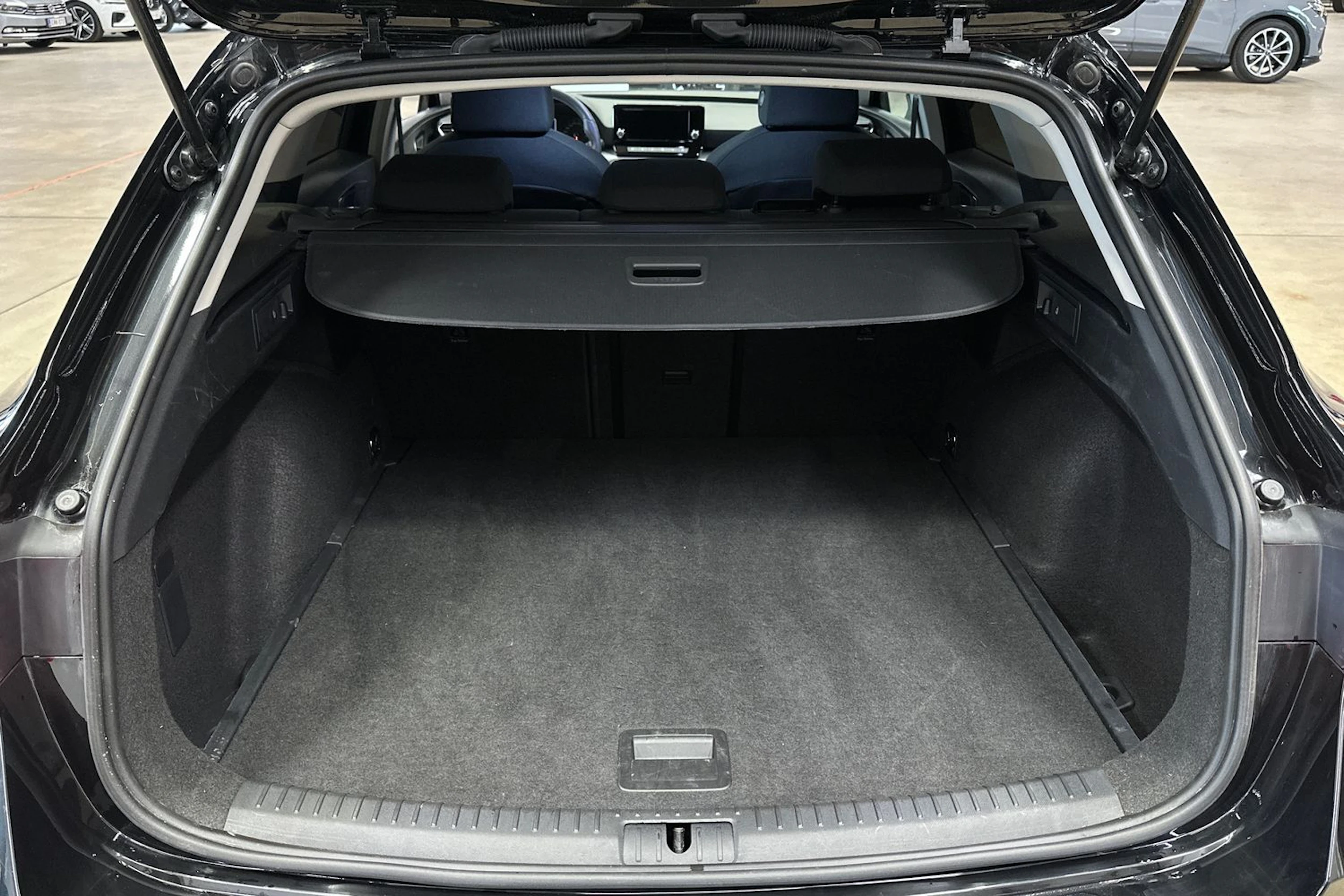 musta SEAT Leon Sportstourer 2024 kuva 21.