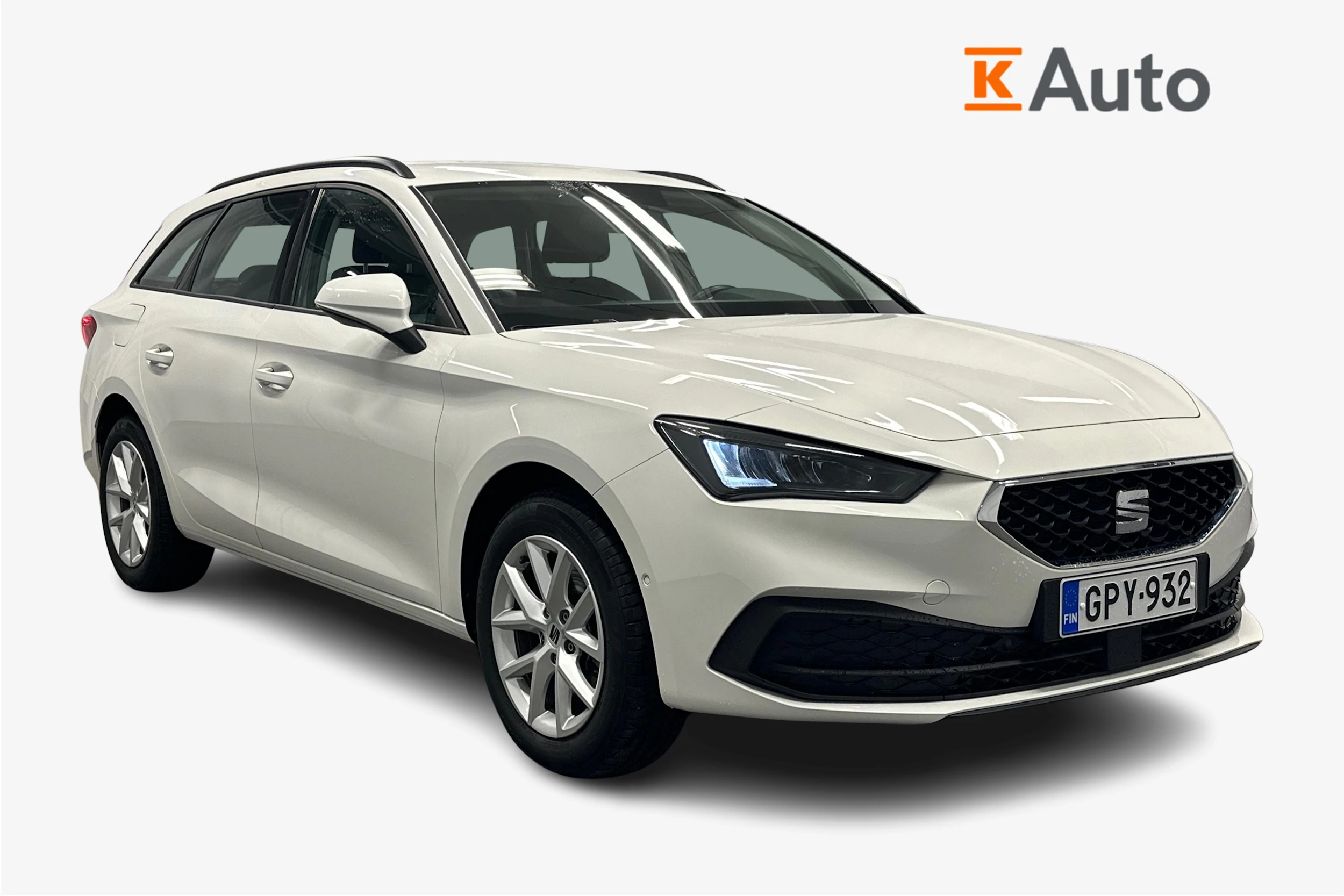 valkoinen SEAT Leon Sportstourer 2024 kuva 1.