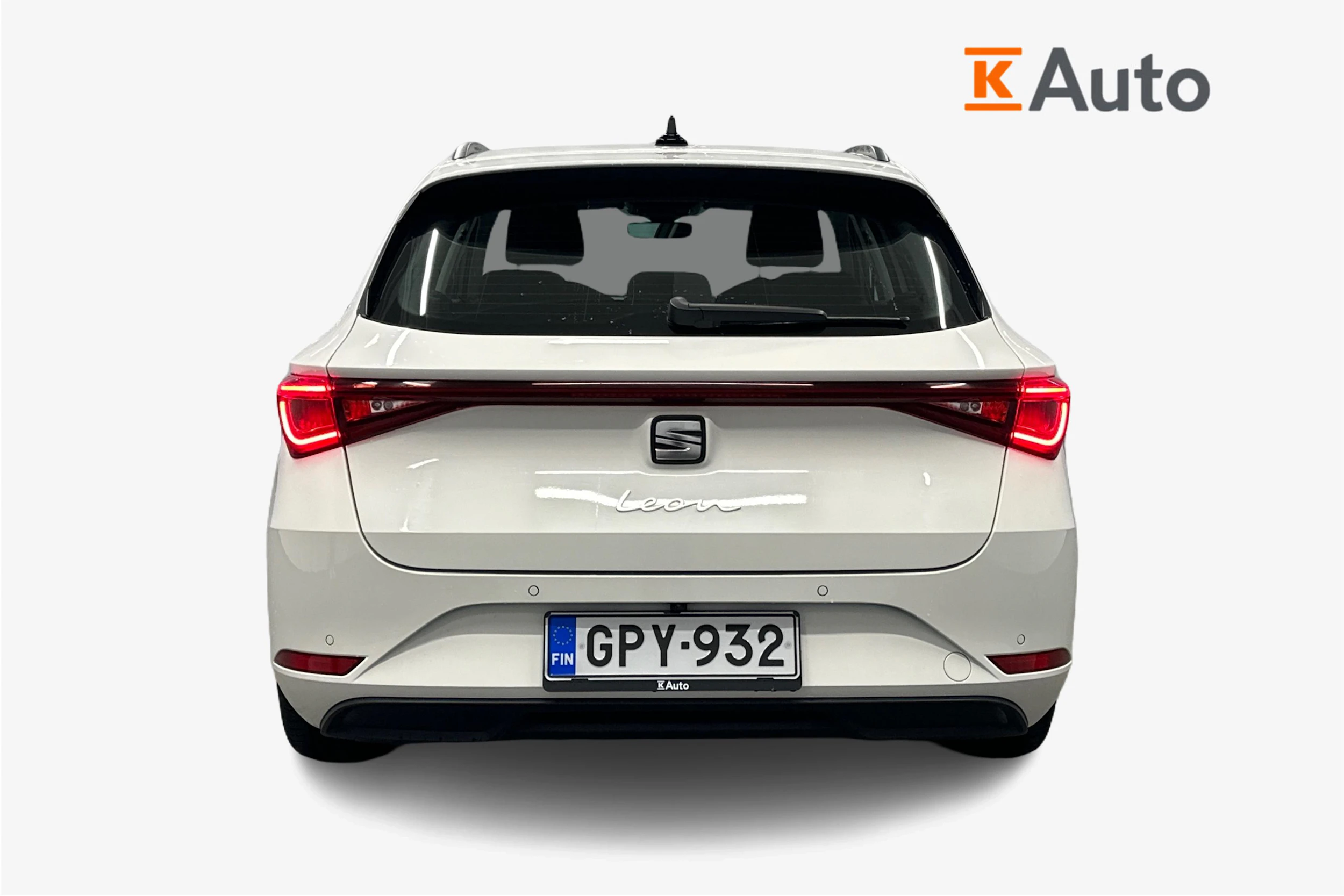 valkoinen SEAT Leon Sportstourer 2024 kuva 4.