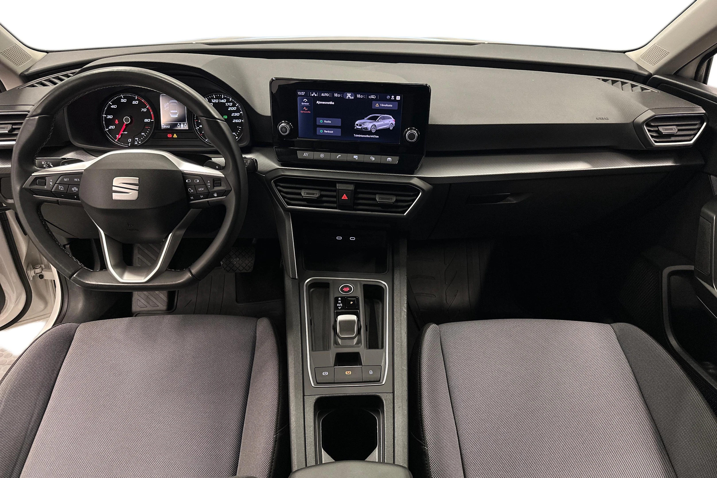 valkoinen SEAT Leon Sportstourer 2024 kuva 9.