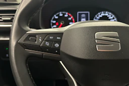 valkoinen SEAT Leon Sportstourer 2024 kuva 15.