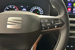 valkoinen SEAT Leon Sportstourer 2024 kuva 16.
