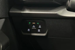 valkoinen SEAT Leon Sportstourer 2024 kuva 18.