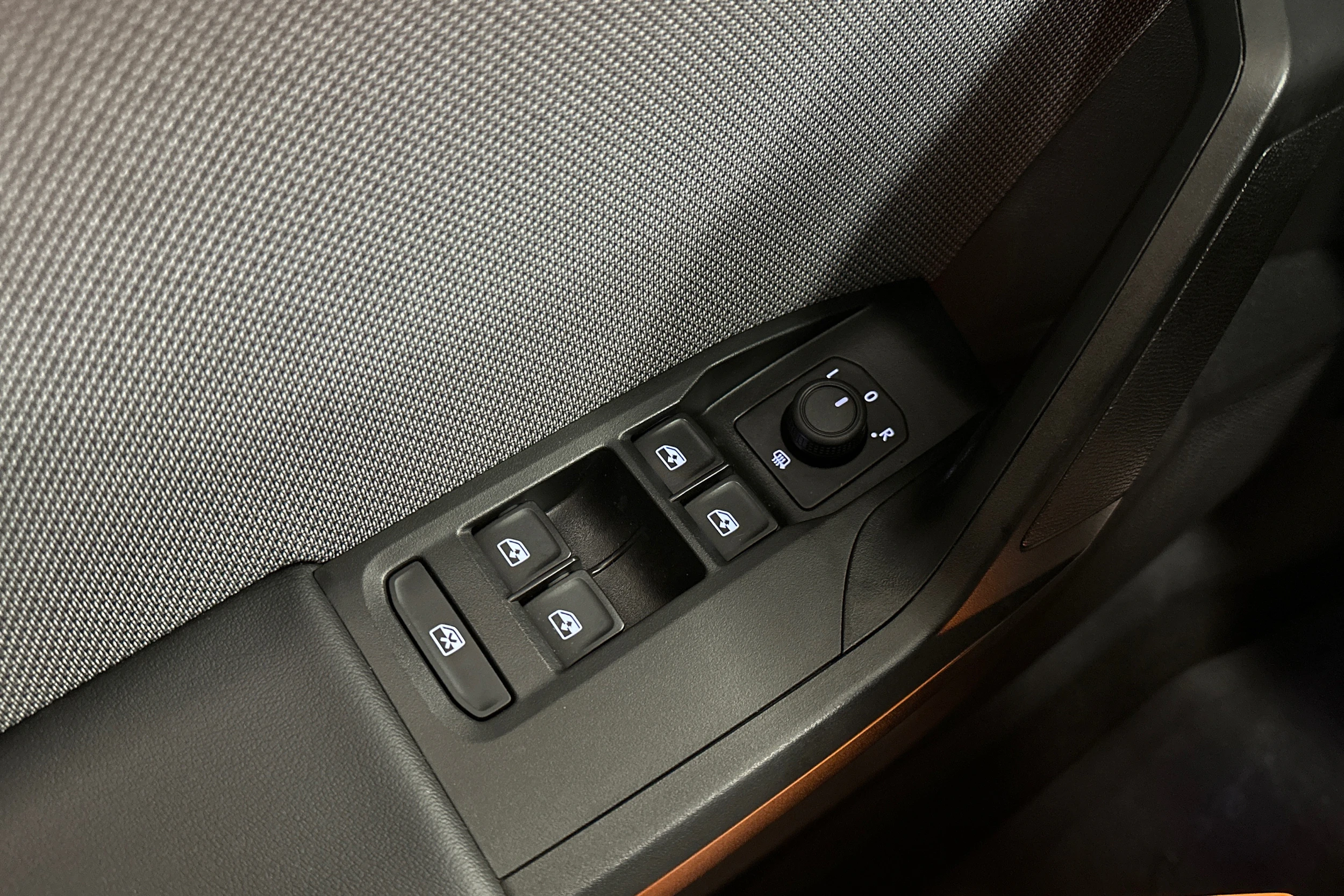 valkoinen SEAT Leon Sportstourer 2024 kuva 19.
