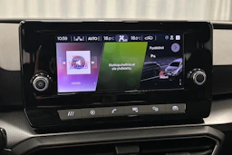 valkoinen SEAT Leon Sportstourer 2024 kuva 21.