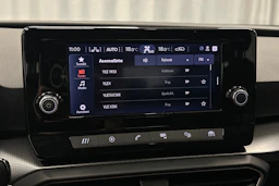 valkoinen SEAT Leon Sportstourer 2024 kuva 22.