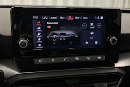 valkoinen SEAT Leon Sportstourer 2024 kuva 31.