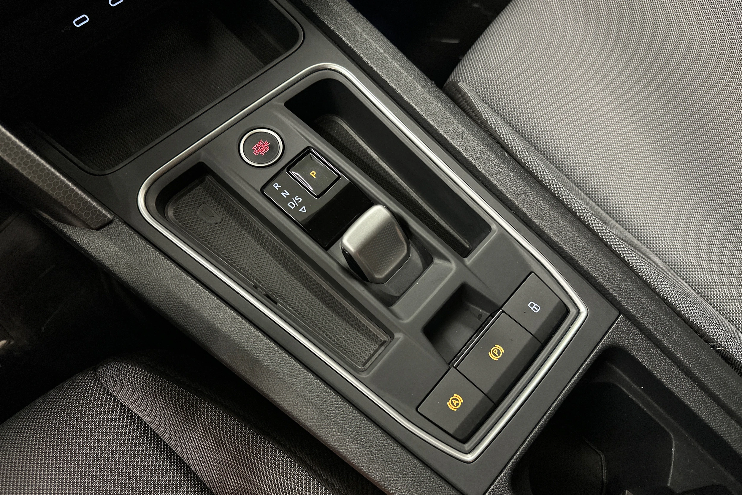 valkoinen SEAT Leon Sportstourer 2024 kuva 37.