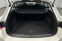 valkoinen SEAT Leon Sportstourer 2024 kuva 39.