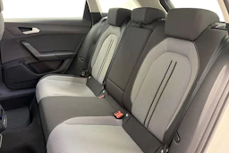 valkoinen SEAT Leon Sportstourer 2024 kuva 8.