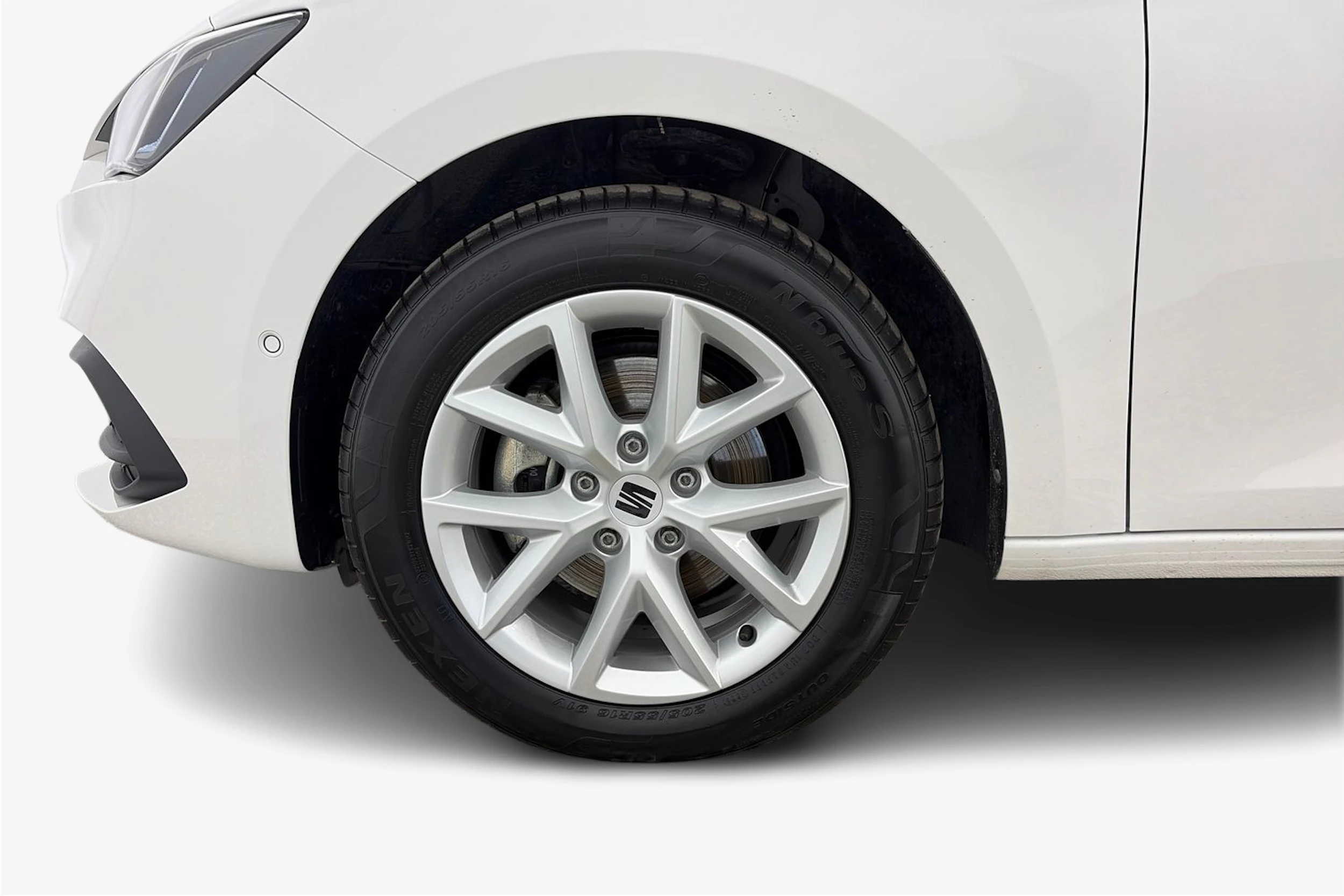 valkoinen SEAT Leon Sportstourer 2024 kuva 9.