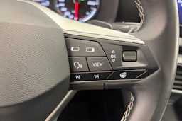 valkoinen SEAT Leon Sportstourer 2024 kuva 15.
