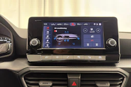 valkoinen SEAT Leon Sportstourer 2024 kuva 19.