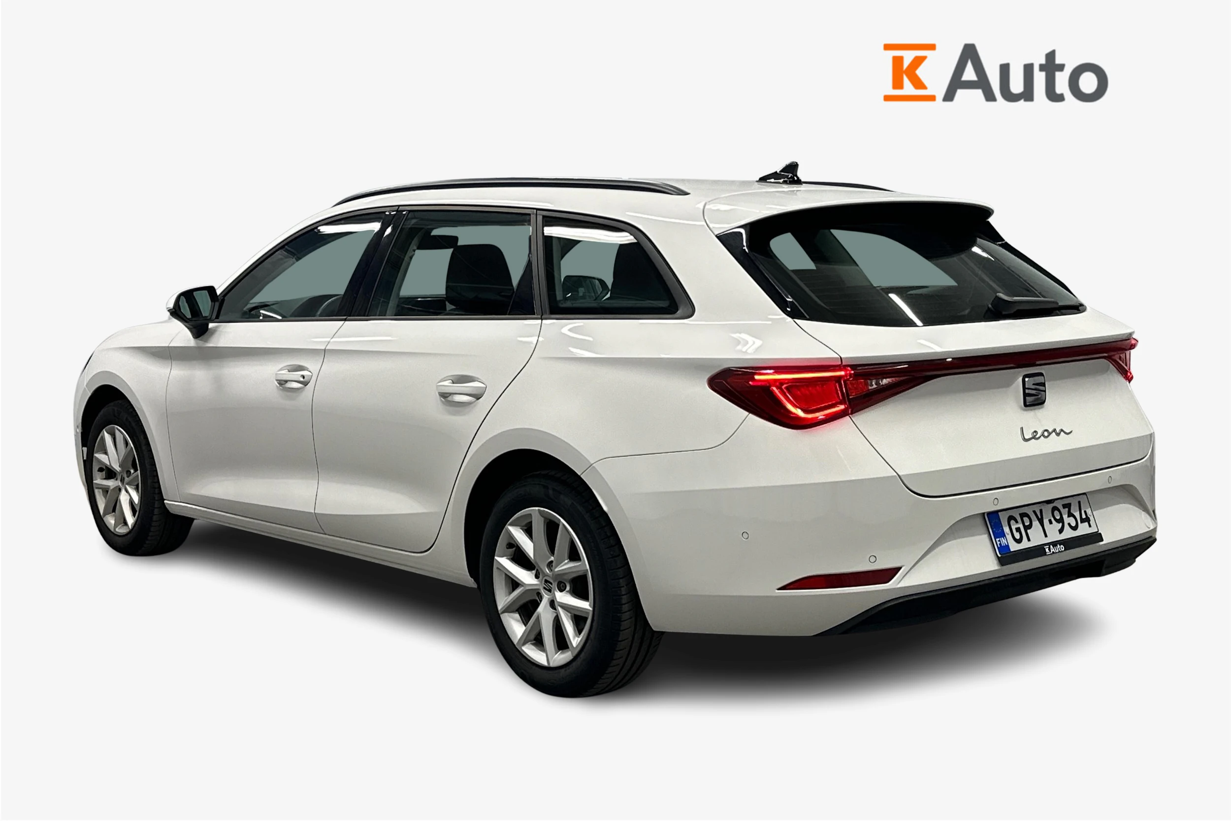 valkoinen SEAT Leon Sportstourer 2024 kuva 3.