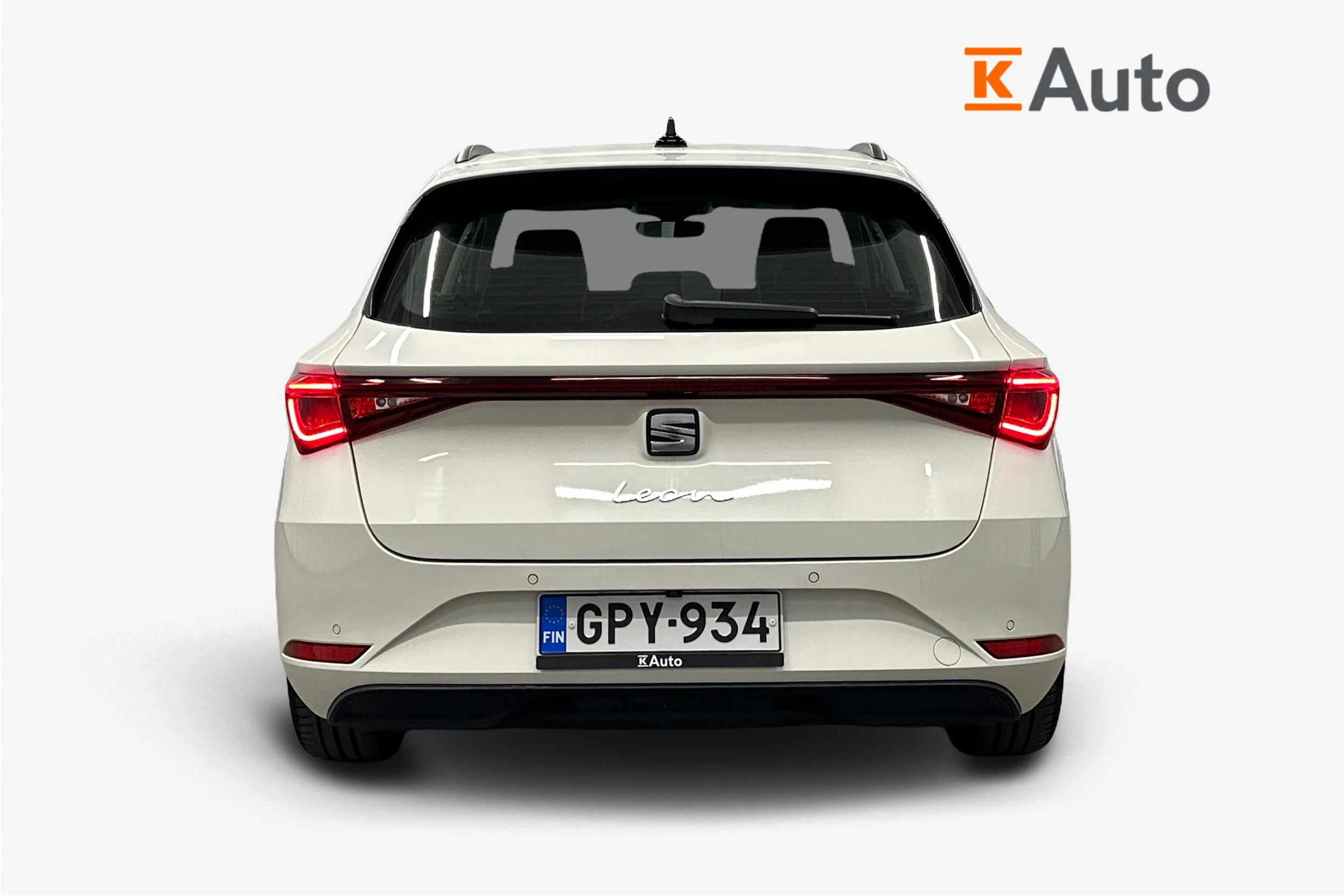 valkoinen SEAT Leon Sportstourer 2024 kuva 4.