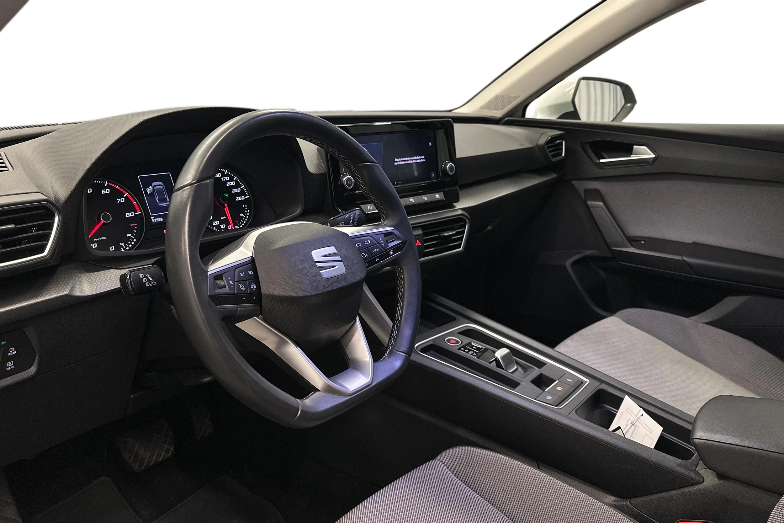 valkoinen SEAT Leon Sportstourer 2024 kuva 8.