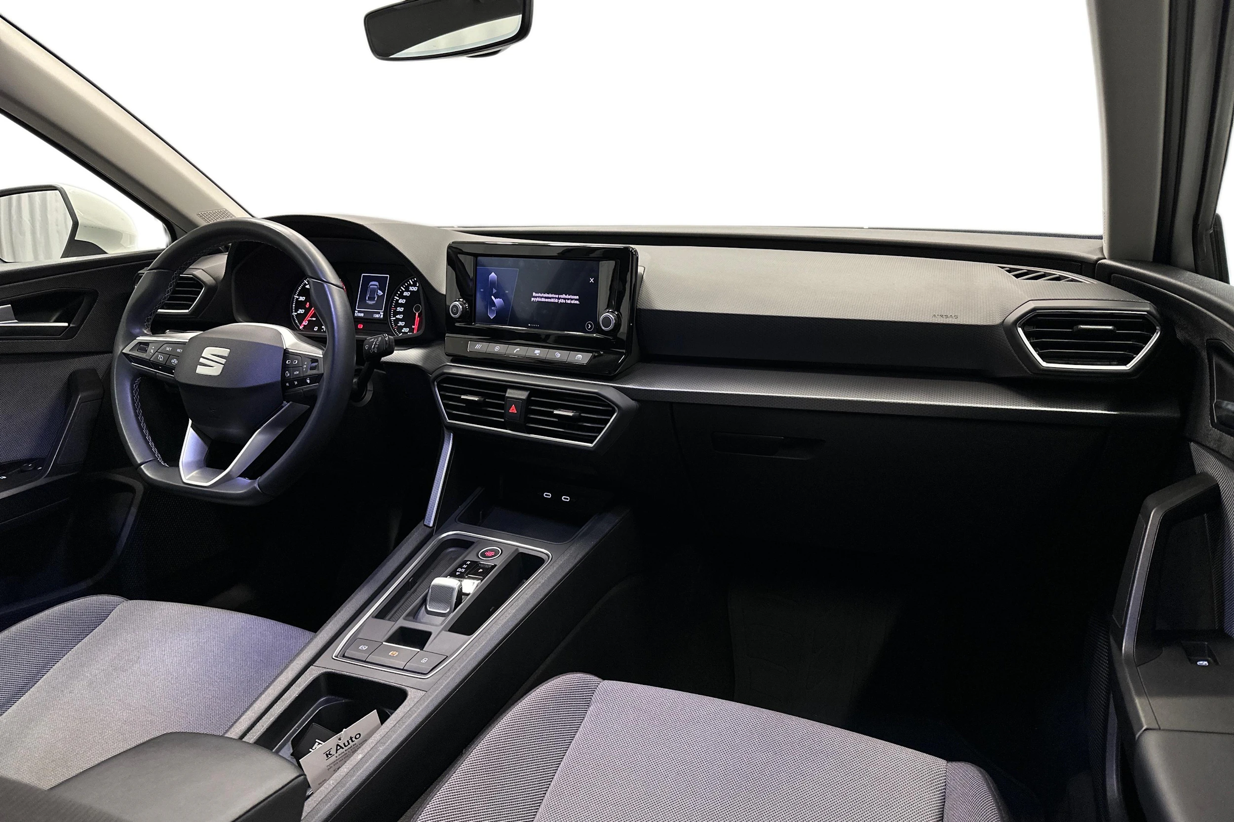 valkoinen SEAT Leon Sportstourer 2024 kuva 9.