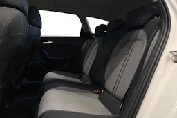 valkoinen SEAT Leon Sportstourer 2024 kuva 11.