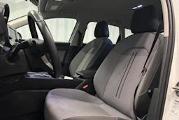 valkoinen SEAT Leon Sportstourer 2024 kuva 16.