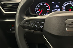 valkoinen SEAT Leon Sportstourer 2024 kuva 18.