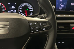 valkoinen SEAT Leon Sportstourer 2024 kuva 19.