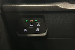 valkoinen SEAT Leon Sportstourer 2024 kuva 20.