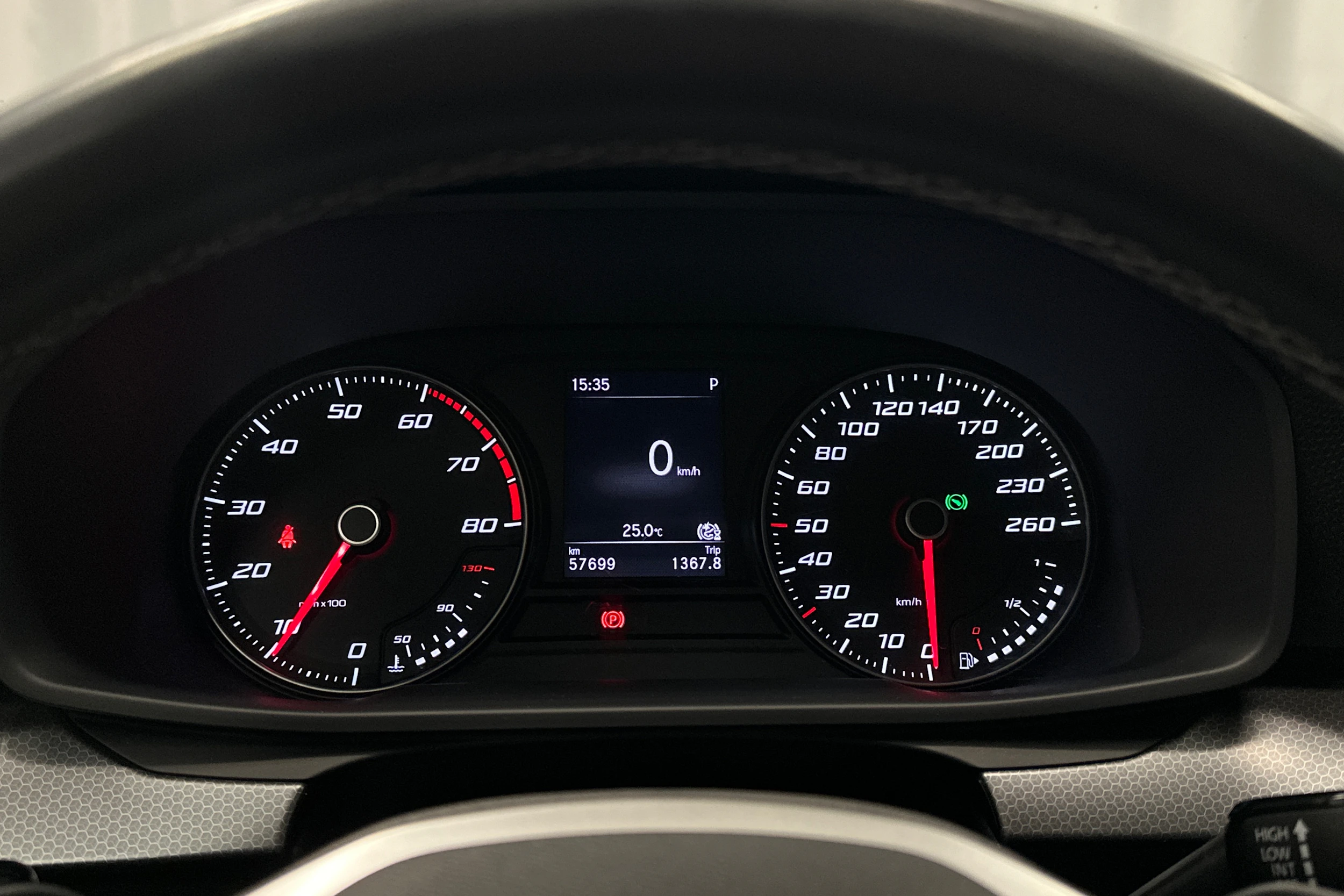 valkoinen SEAT Leon Sportstourer 2024 kuva 21.