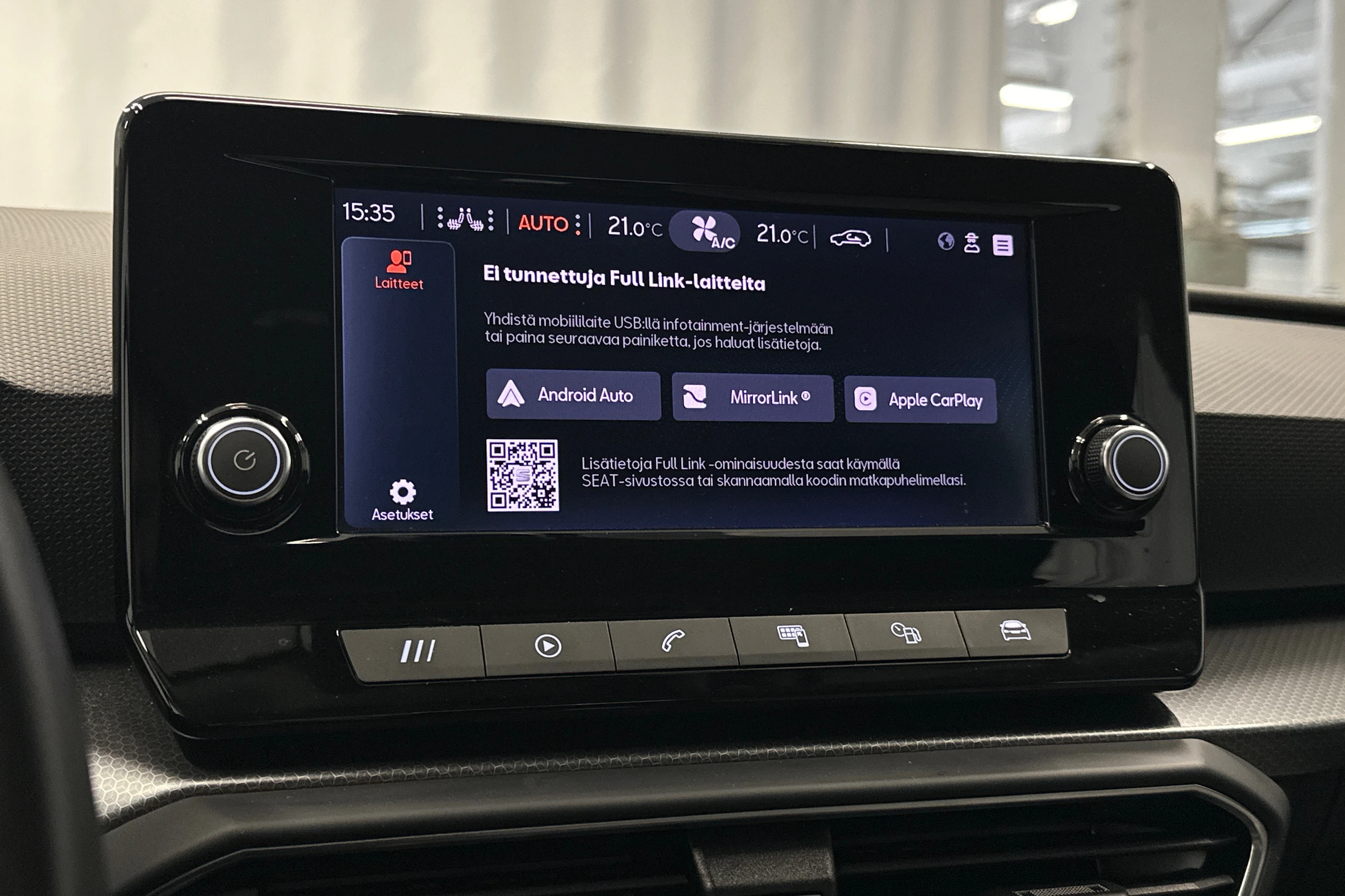 valkoinen SEAT Leon Sportstourer 2024 kuva 24.