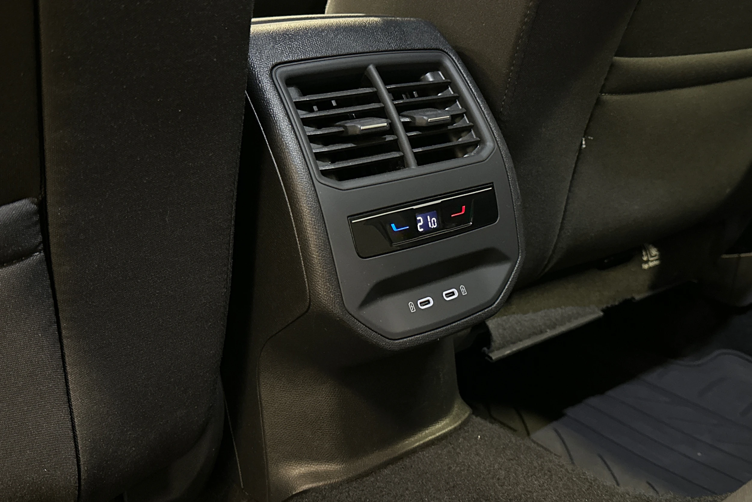 valkoinen SEAT Leon Sportstourer 2024 kuva 27.