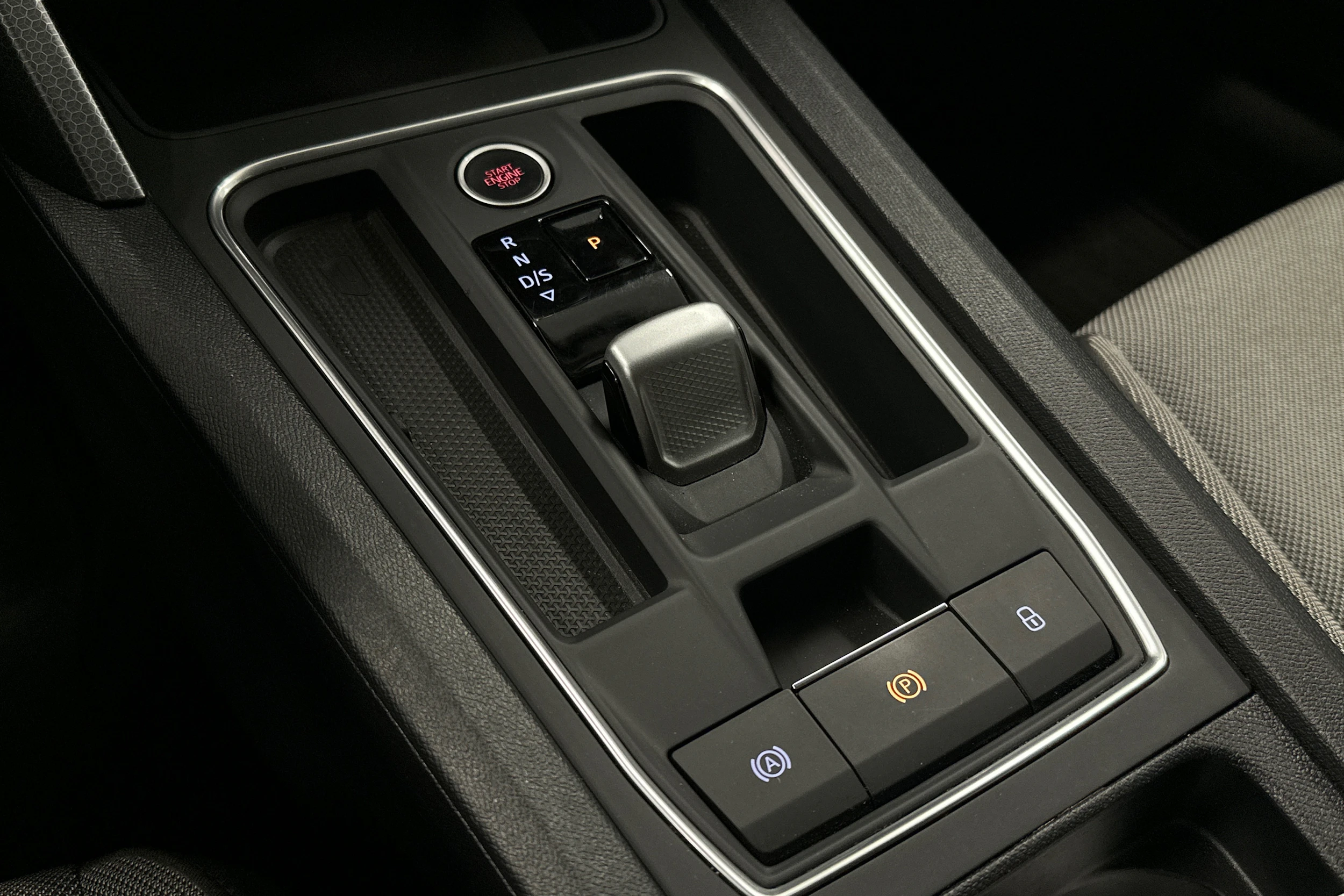 valkoinen SEAT Leon Sportstourer 2024 kuva 28.