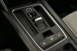 valkoinen SEAT Leon Sportstourer 2024 kuva 28.