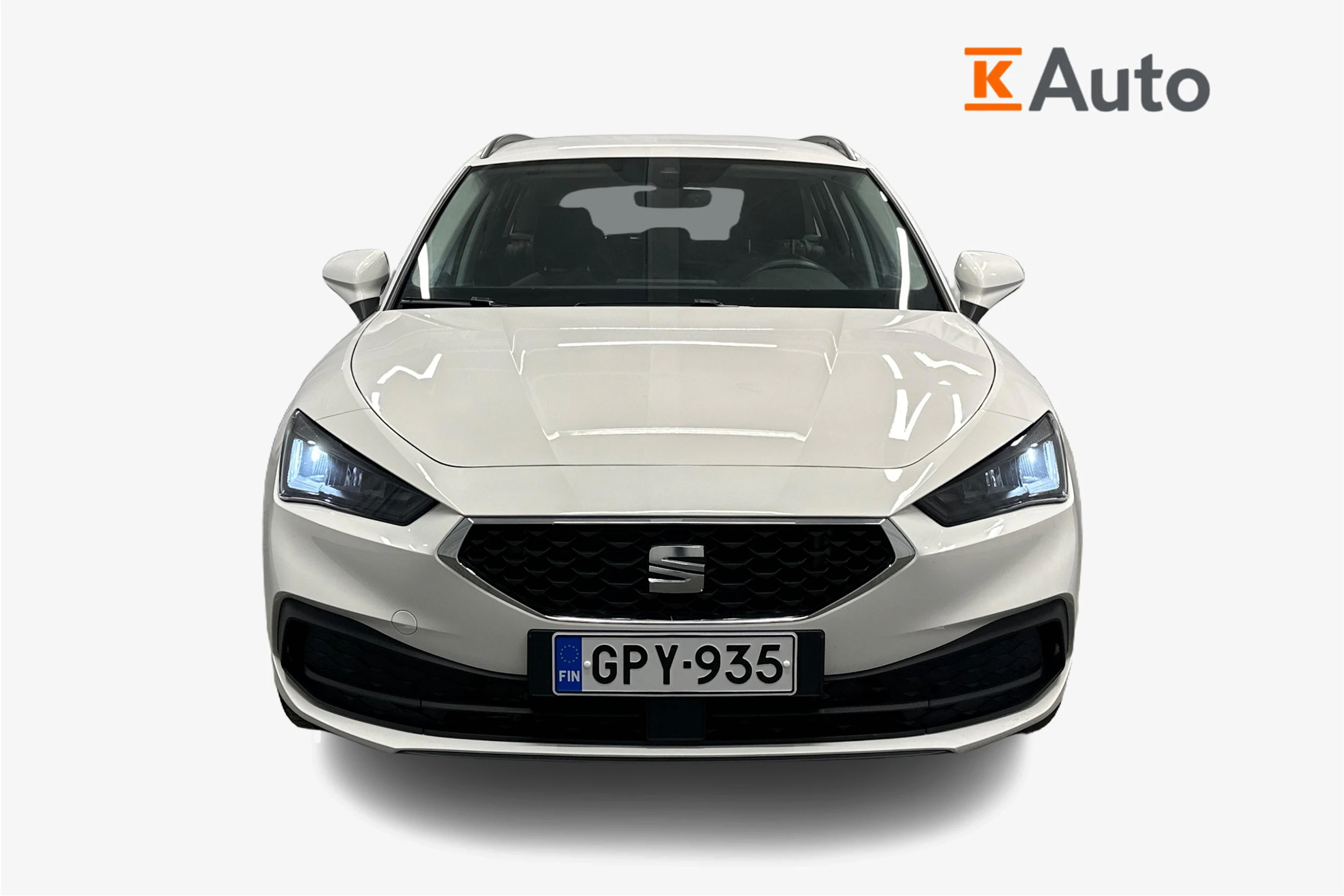 valkoinen SEAT Leon Sportstourer 2024 kuva 4.