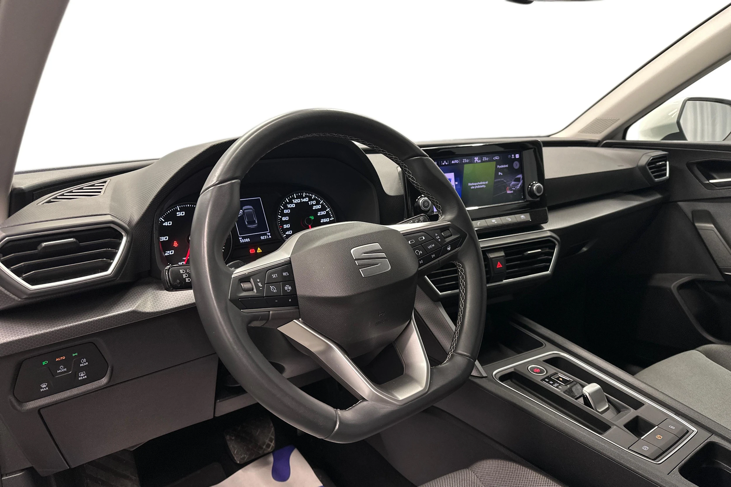 valkoinen SEAT Leon Sportstourer 2024 kuva 6.