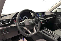 valkoinen SEAT Leon Sportstourer 2024 kuva 6.