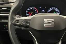valkoinen SEAT Leon Sportstourer 2024 kuva 11.