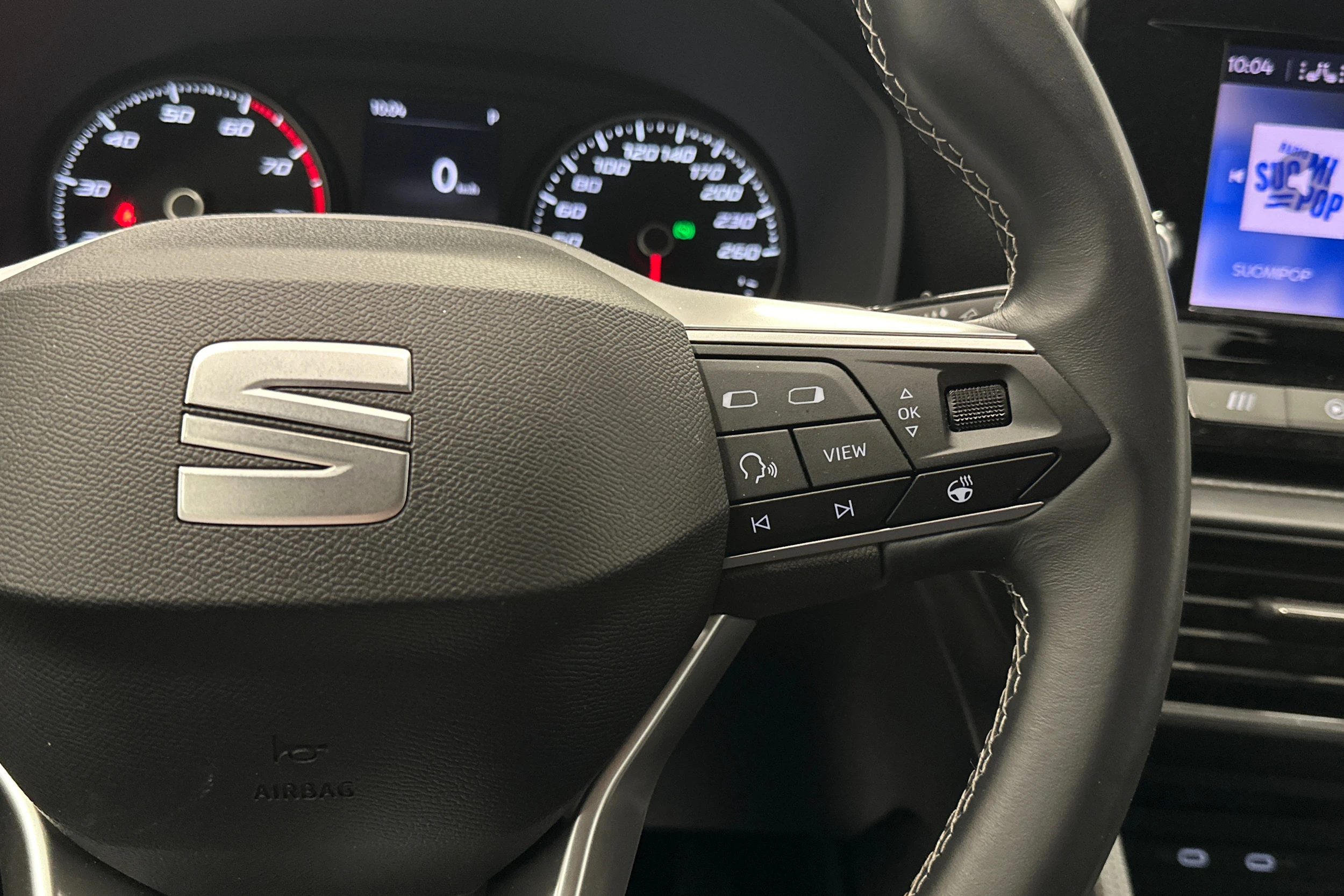 valkoinen SEAT Leon Sportstourer 2024 kuva 12.