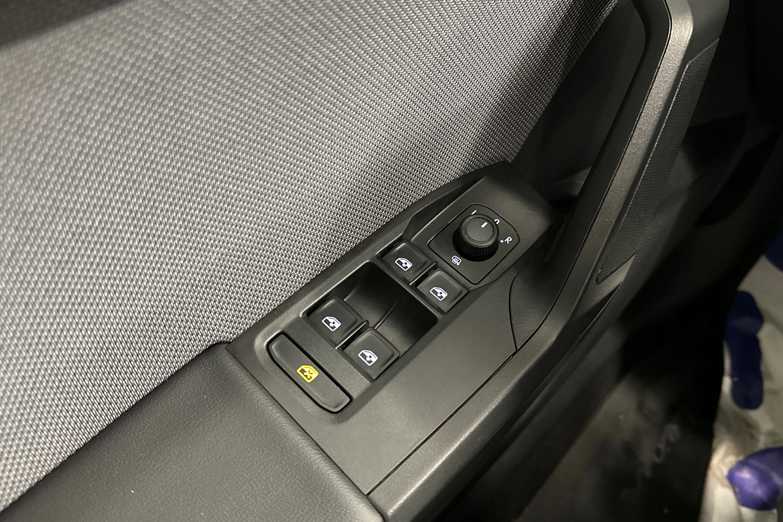 valkoinen SEAT Leon Sportstourer 2024 kuva 15.