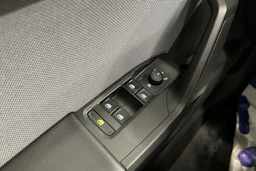valkoinen SEAT Leon Sportstourer 2024 kuva 15.