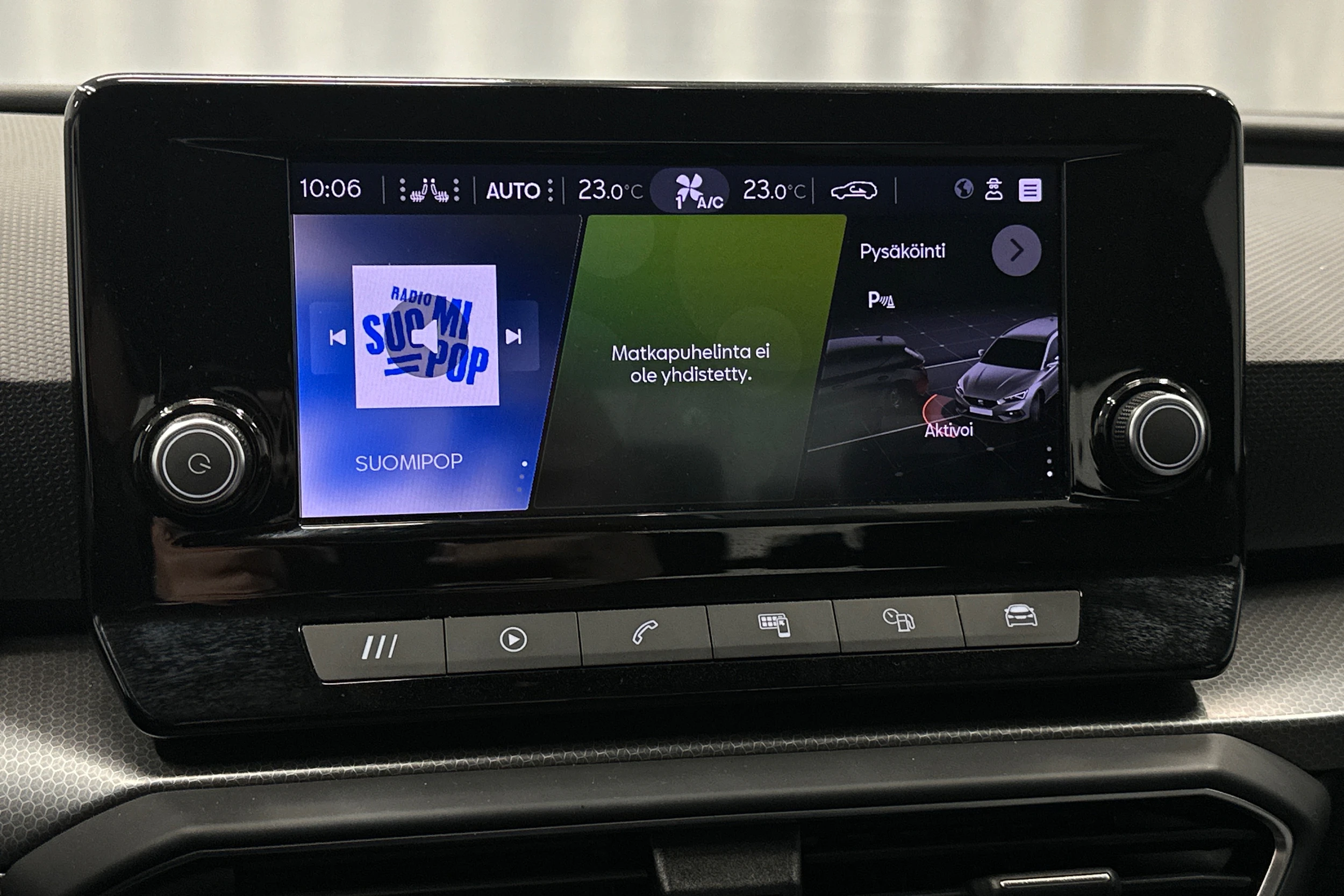 valkoinen SEAT Leon Sportstourer 2024 kuva 16.