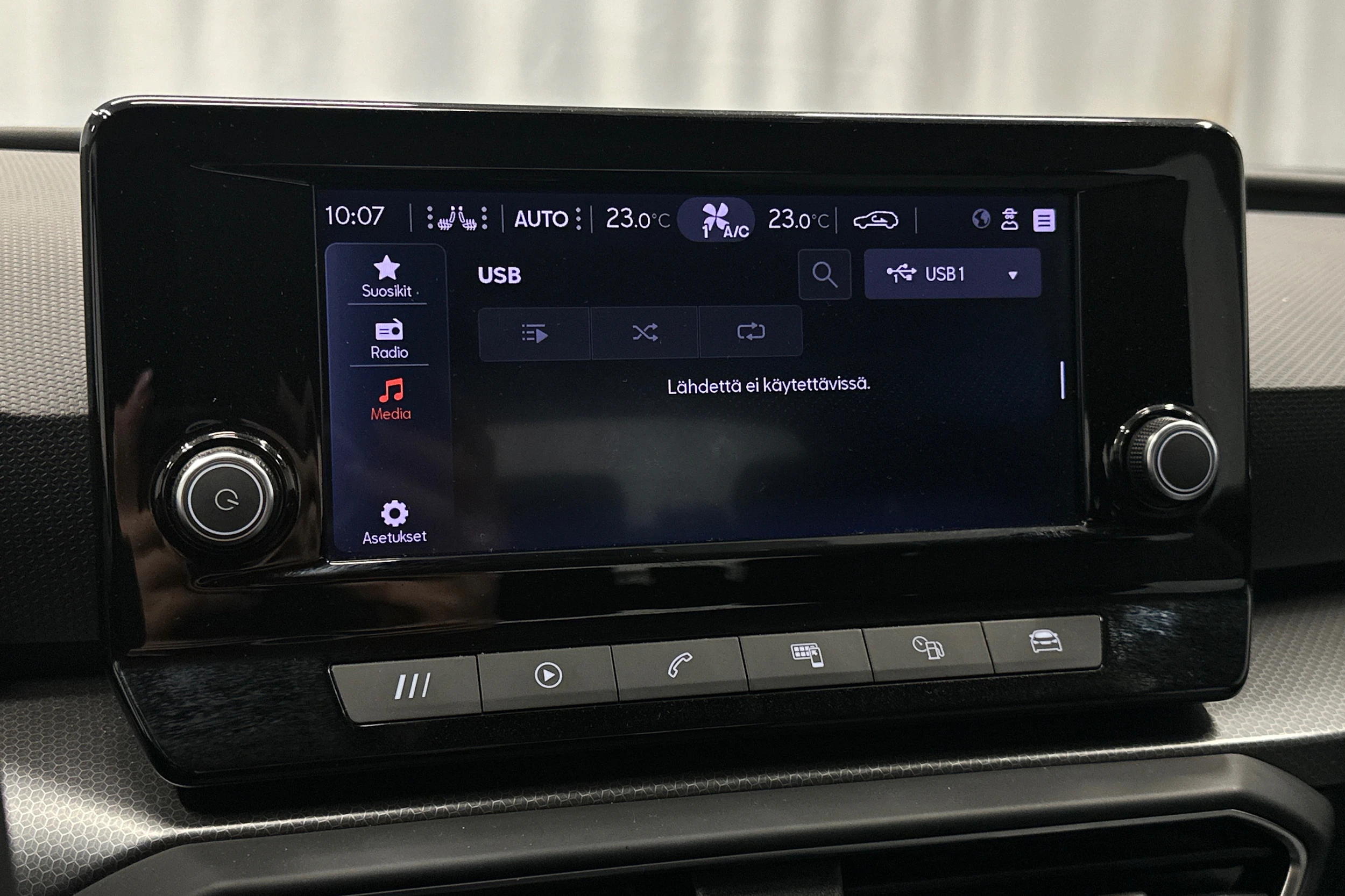 valkoinen SEAT Leon Sportstourer 2024 kuva 19.