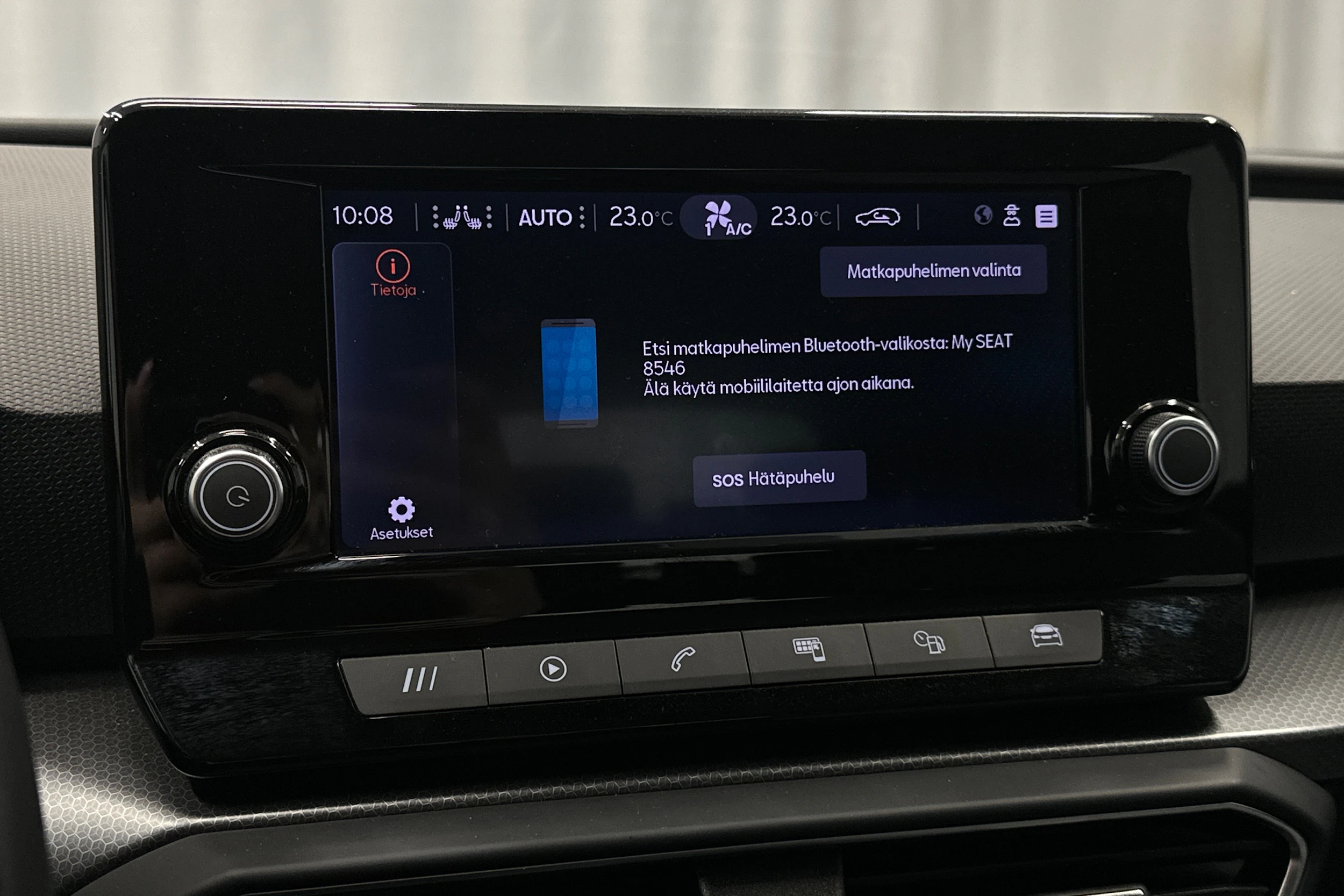 valkoinen SEAT Leon Sportstourer 2024 kuva 20.