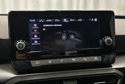 valkoinen SEAT Leon Sportstourer 2024 kuva 23.